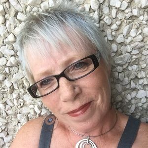 Meet your Posher, Debbie